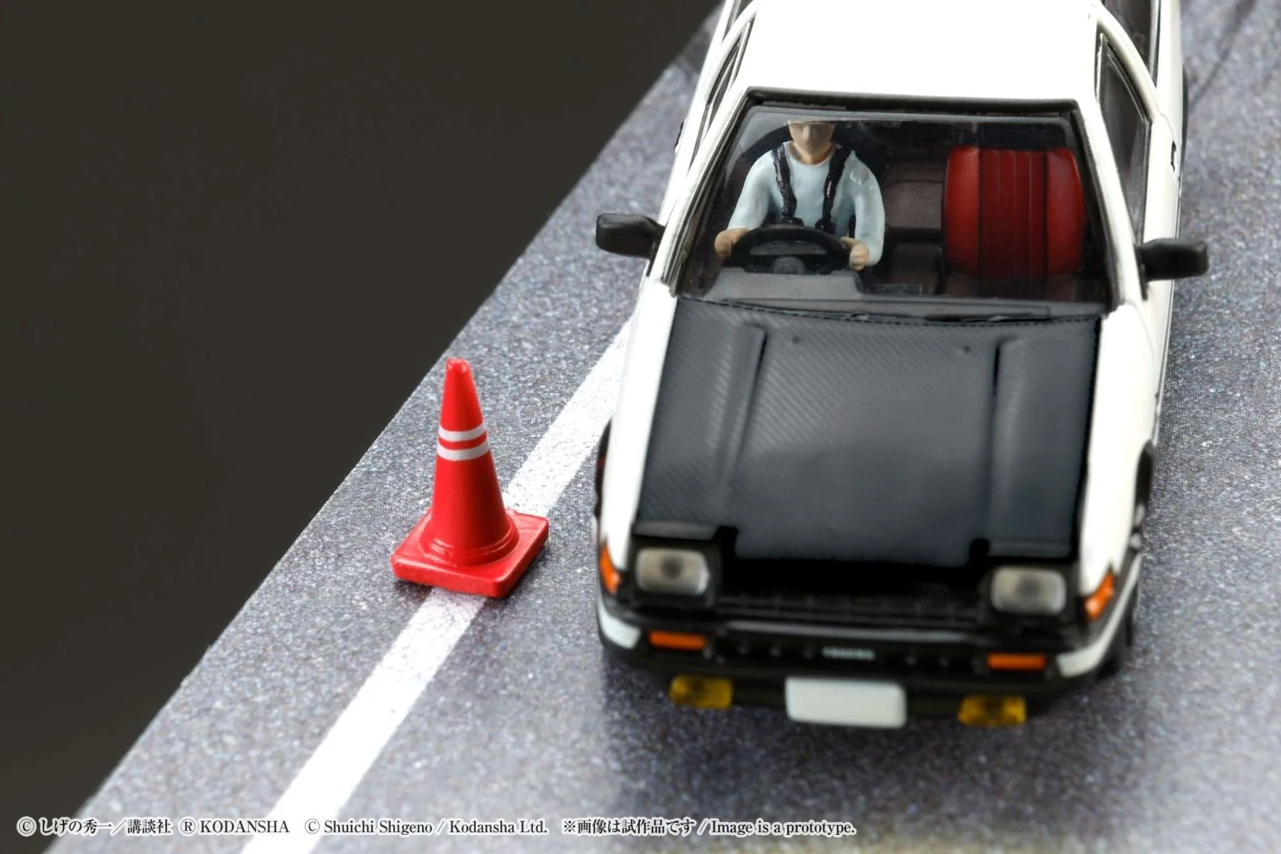 Hobby Japan 1/64 Toyota Sprinter Trueno GT Apex AE86 INITIAL D VS Tomoyuki Tachi - Image 3